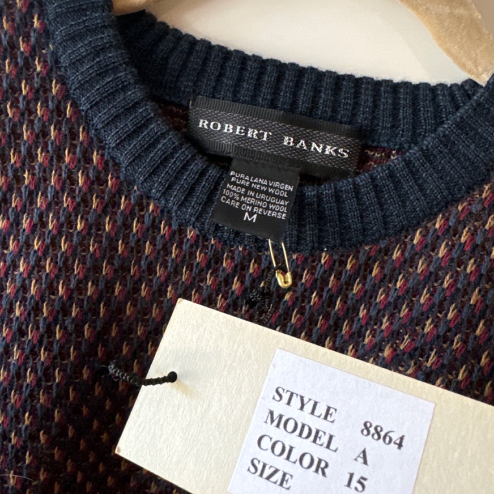 ROBERT BANKS NWT 100% Merino Wool Crew Neck Sweater M - Picture 2 of 4